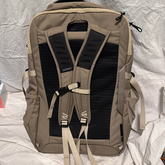 patagonia black hole duffel white 40L Size:30g - 1.058oz The padded shoulder straps Ice rod holders Penn Battle Iv Dx